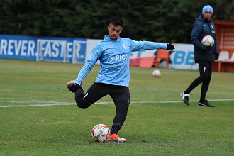 Alexander Aravena é o novo reforço do Grêmio. (Foto: Universidad Católica / Divulgação)