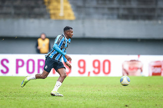 Recuperado de desconforto muscular, Edenilson retorna ao time diante do Vitória. (Foto: Lucas Uebel / Grêmio FBPA)