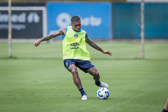 Lucas Esteves pode ser uma das novidades do Grêmio diante do São Raimundo. (Foto: Caroline Motta / Grêmio FBPA)